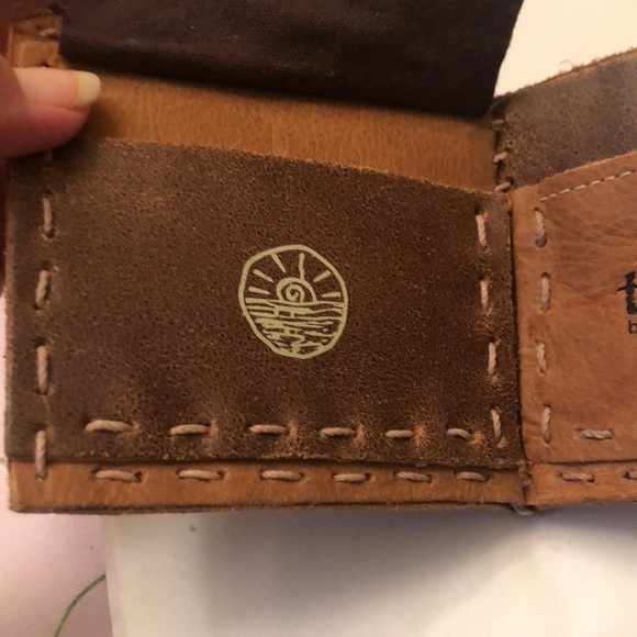 Tribu Handmade Leather Wallet - Picture 4 of 7